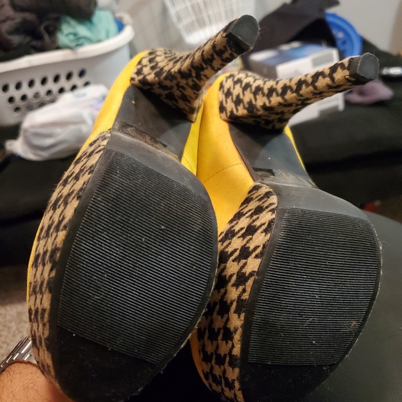 Heels - Picture 3 of 3